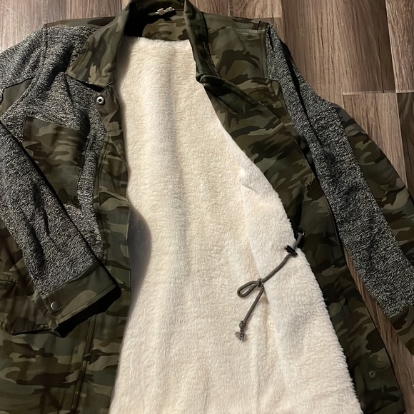 Women’s Jacket - Picture 3 of 3